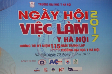 Bệnh viện Bệnh Nhiệt đới TW hoà chung không khí tưng bừng Ngày Hội việc làm Y Hà Nội 2017