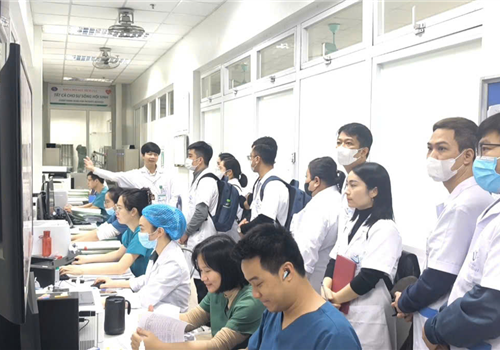 350 SINH VIÊN Y KHOA ĐẦU TIÊN CỦA TRƯỜNG ĐẠI HỌC HÒA BÌNH ĐẾN THĂM QUAN, KIẾN TẬP TẠI BỆNH VIỆN BỆNH NHIỆT ĐỚI TRUNG ƯƠNG.